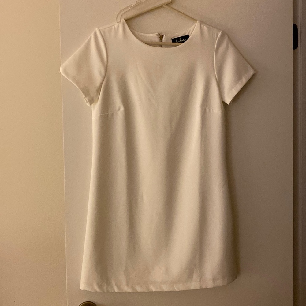 White short sleeve shift dress